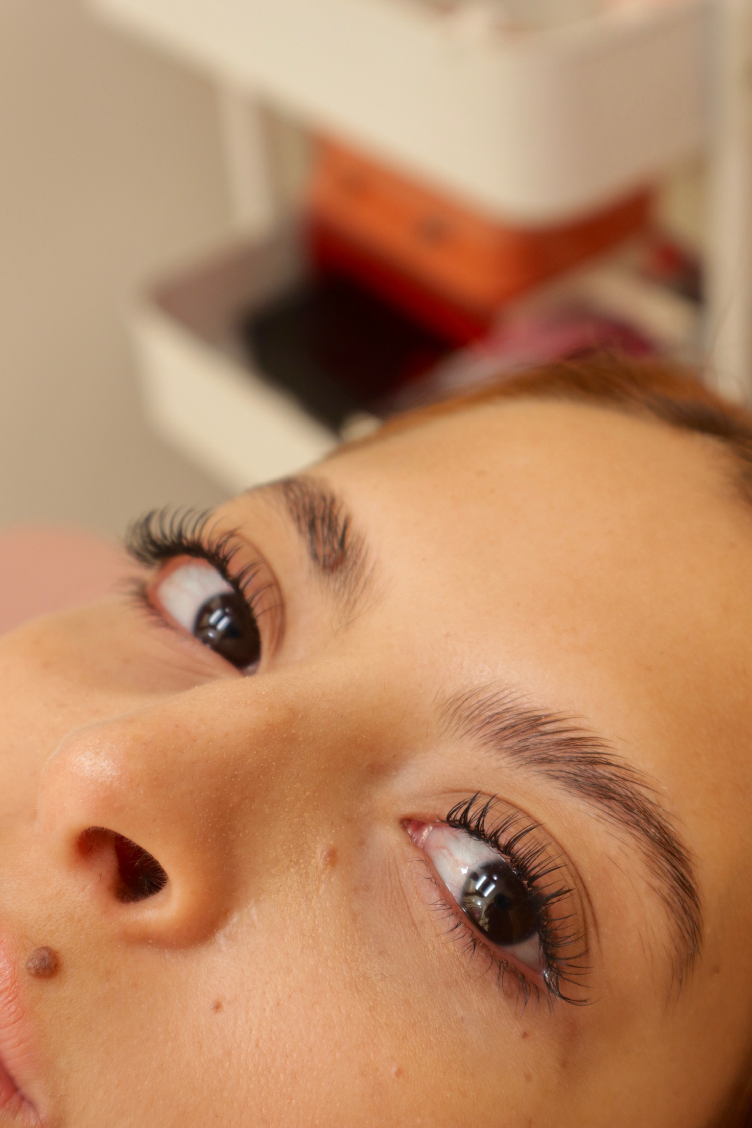 Natural-effect lash extensions
